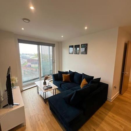 2 Bed Corner Apartment With Gym Manchester Bagian luar foto