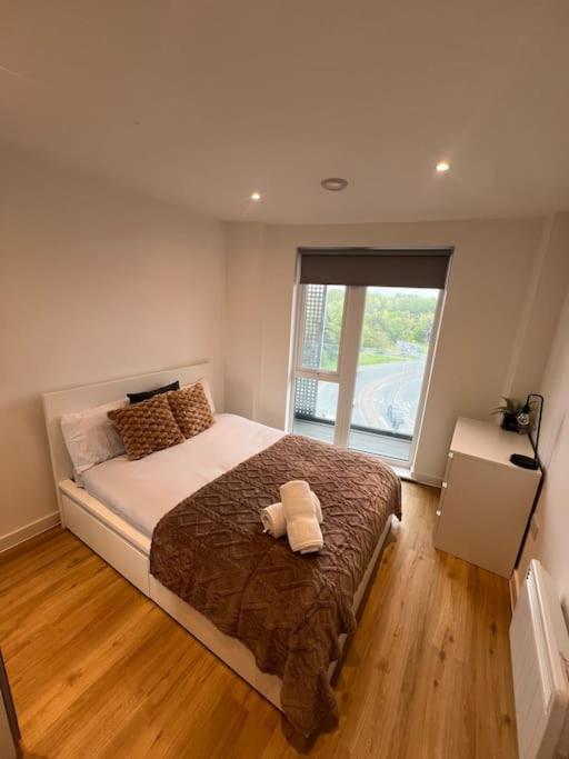 2 Bed Corner Apartment With Gym Manchester Bagian luar foto