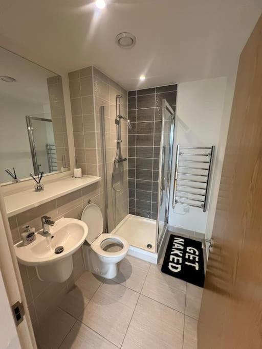 2 Bed Corner Apartment With Gym Manchester Bagian luar foto